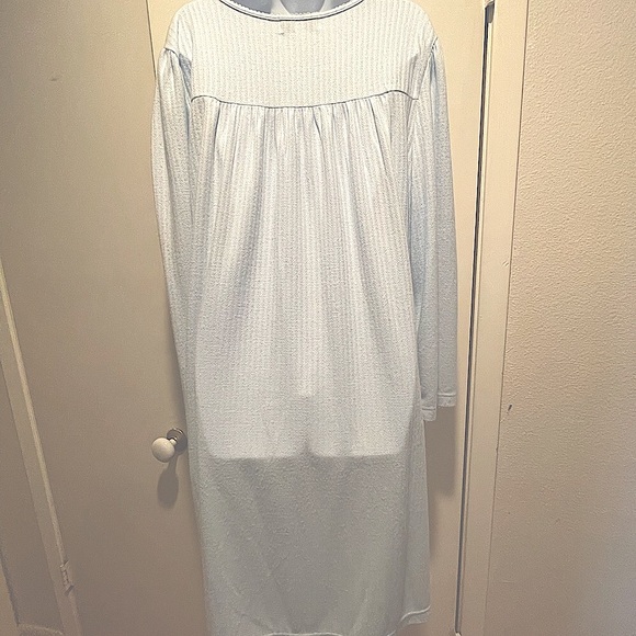 Miss Elaine Night Gown/Matching Robe - Picture 8 of 15